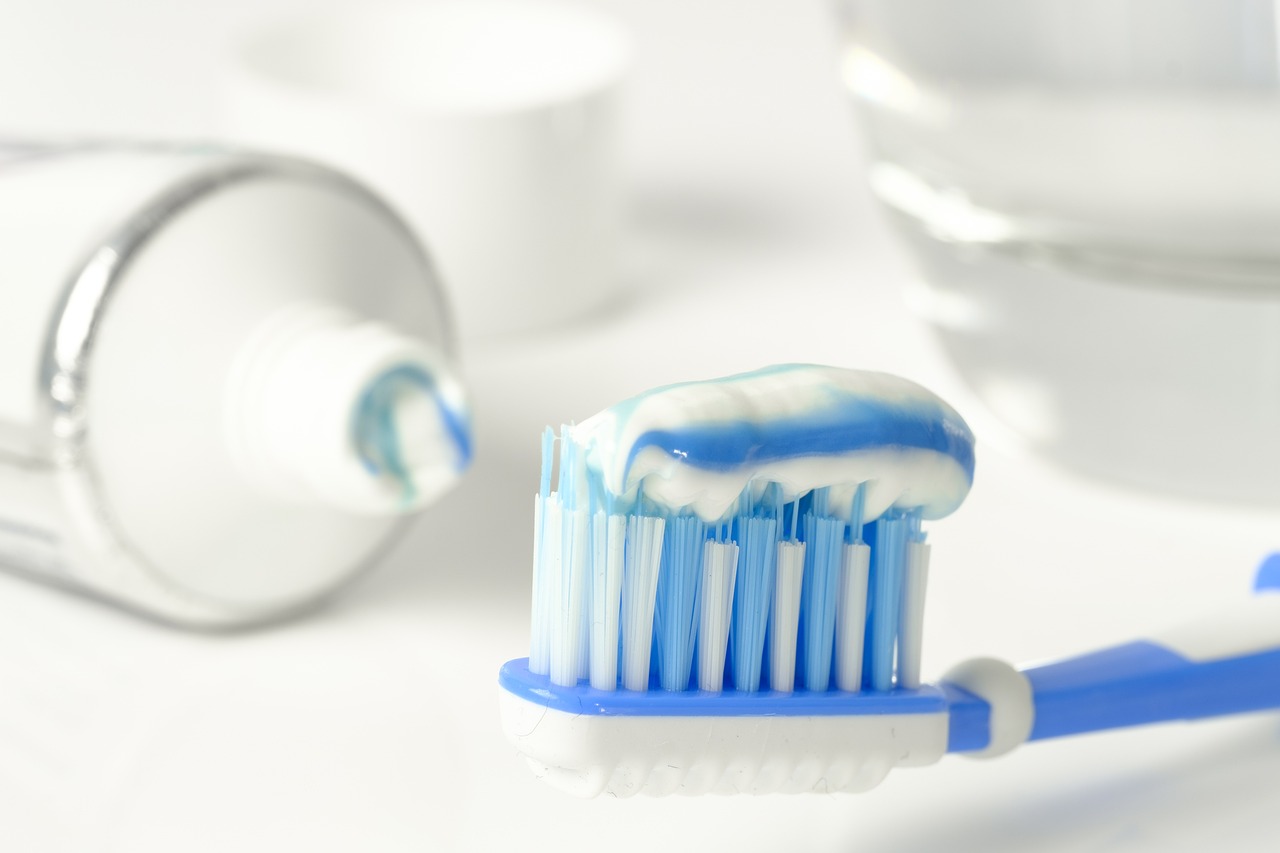 15 věcí, které můžete vyčistit zubní pastou
